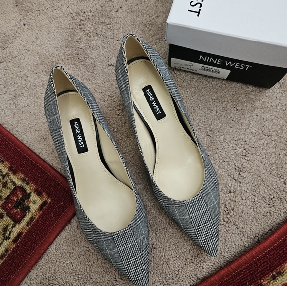 NWT ☆ Nine West Shoes/Heels, Size 6, Brand NEW! - Picture 2 of 4